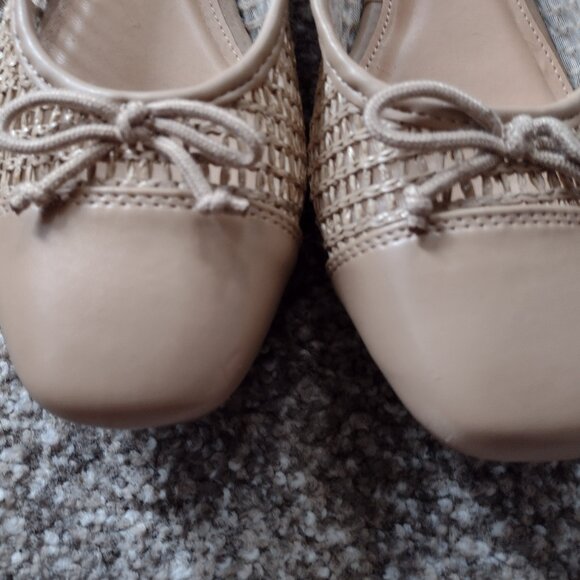 Time and Tru Memory Foam Womens Beige Woven Cap Toe Slip On Flats - Picture 5 of 5